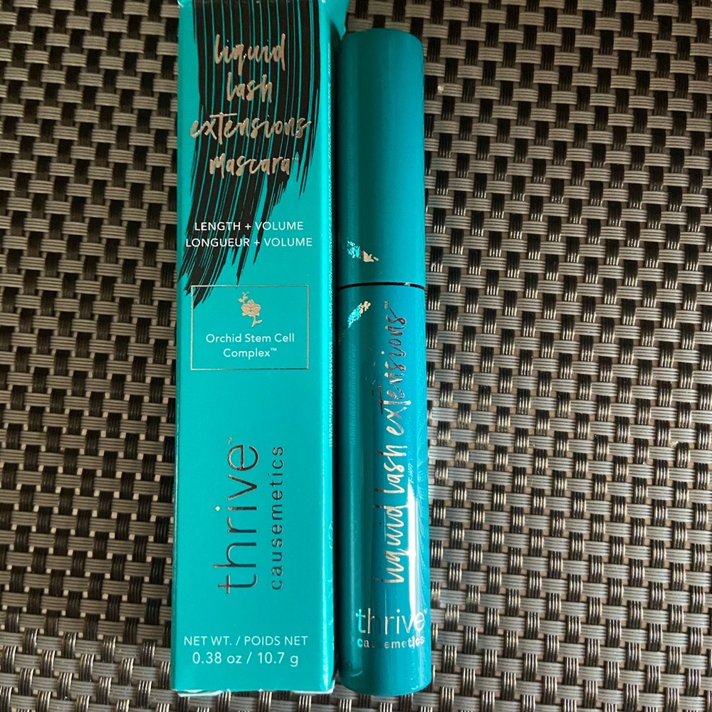 Thrive black mascara